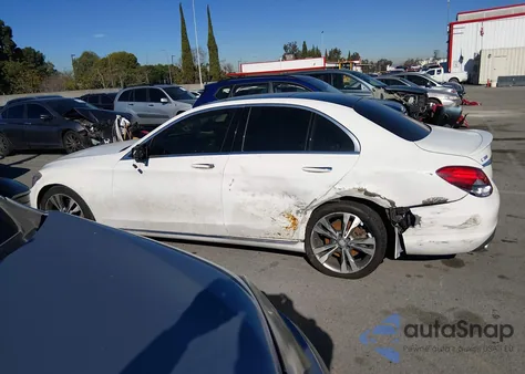 2016 Mercedes-Benz C 300 из США, поврежденный, VIN 55SWF4JB4GU102587